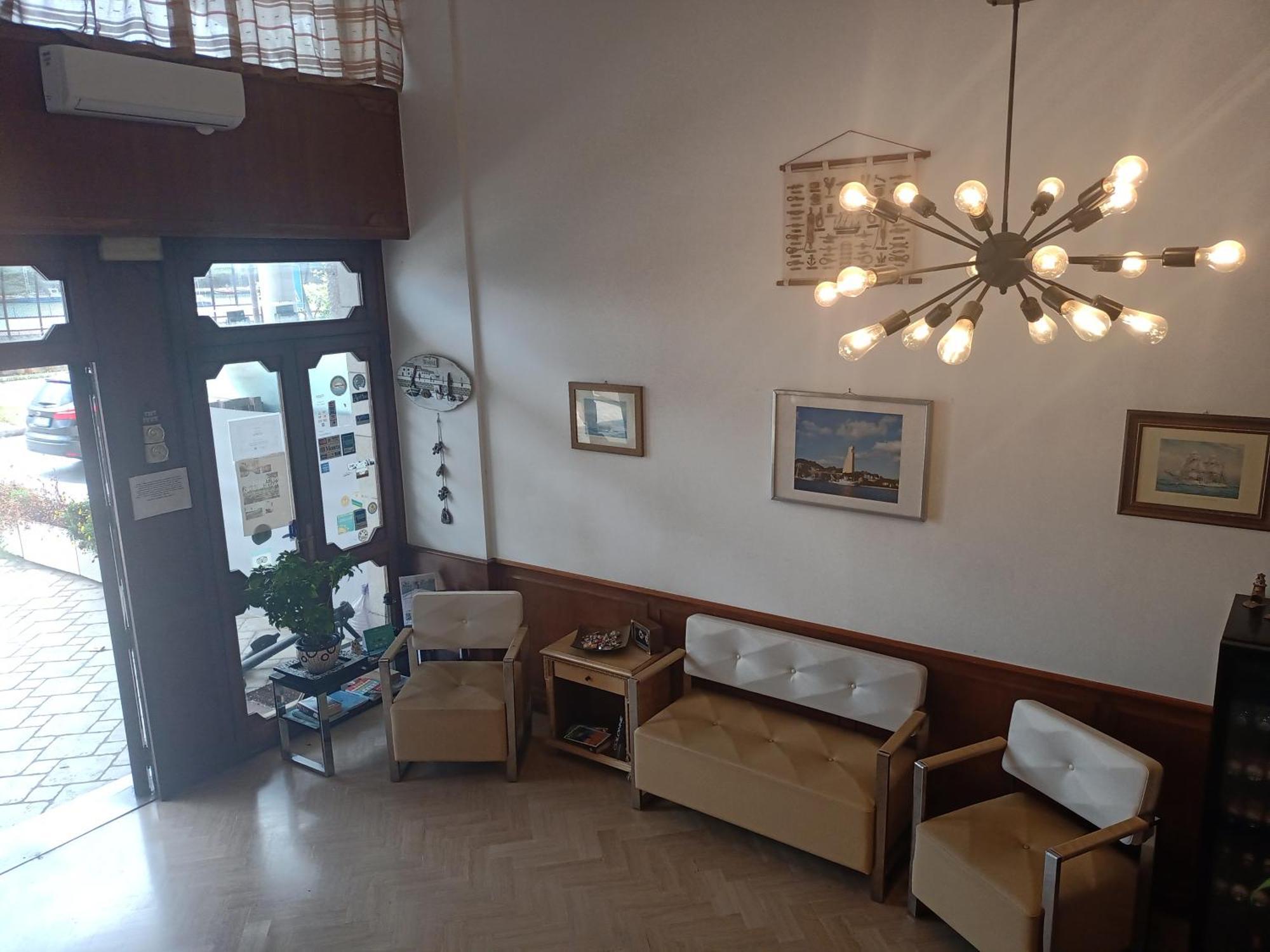 Hotel L'Approdo Бриндизи Экстерьер фото